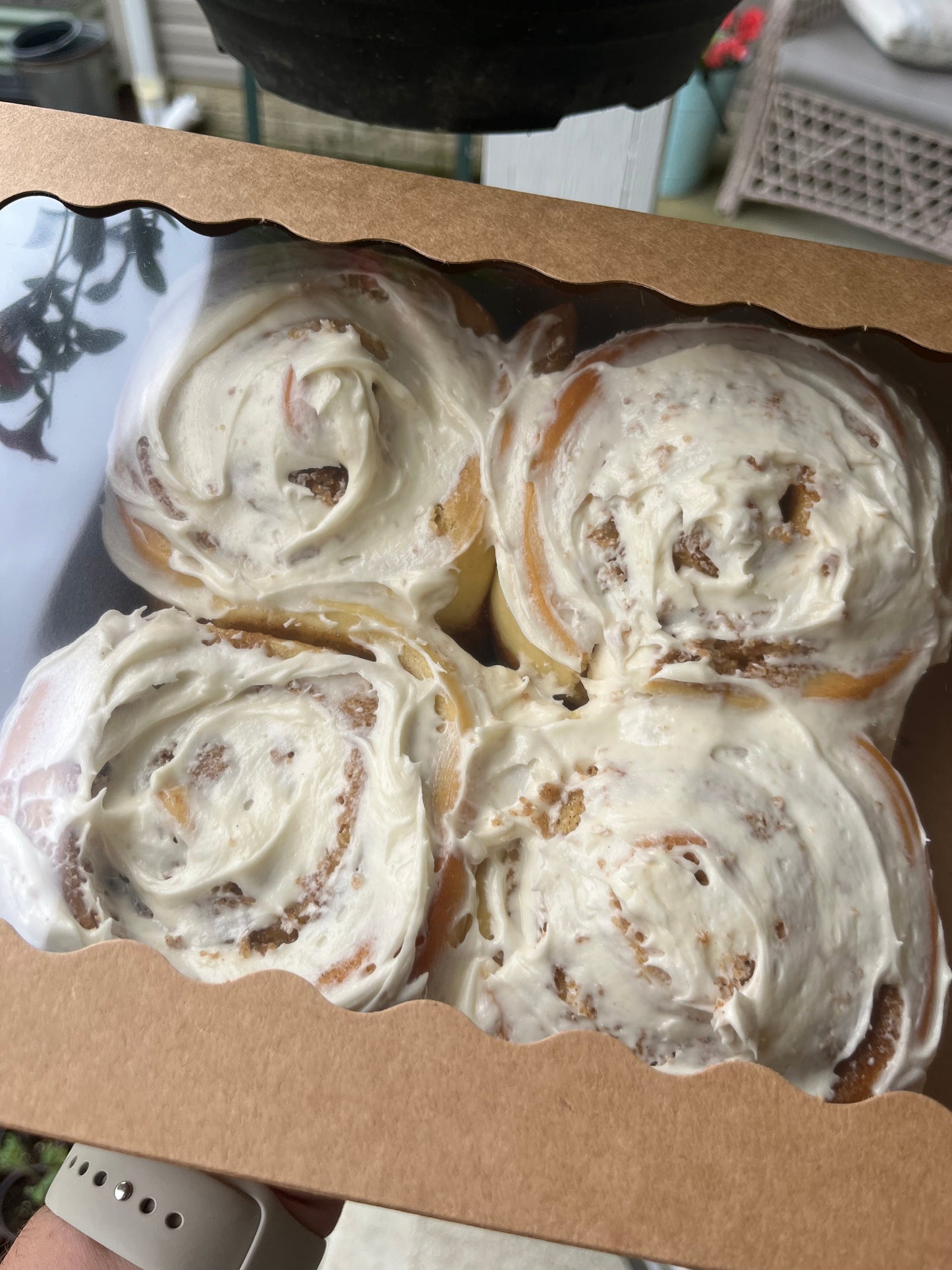 Cinnamon Rolls (4 Large)